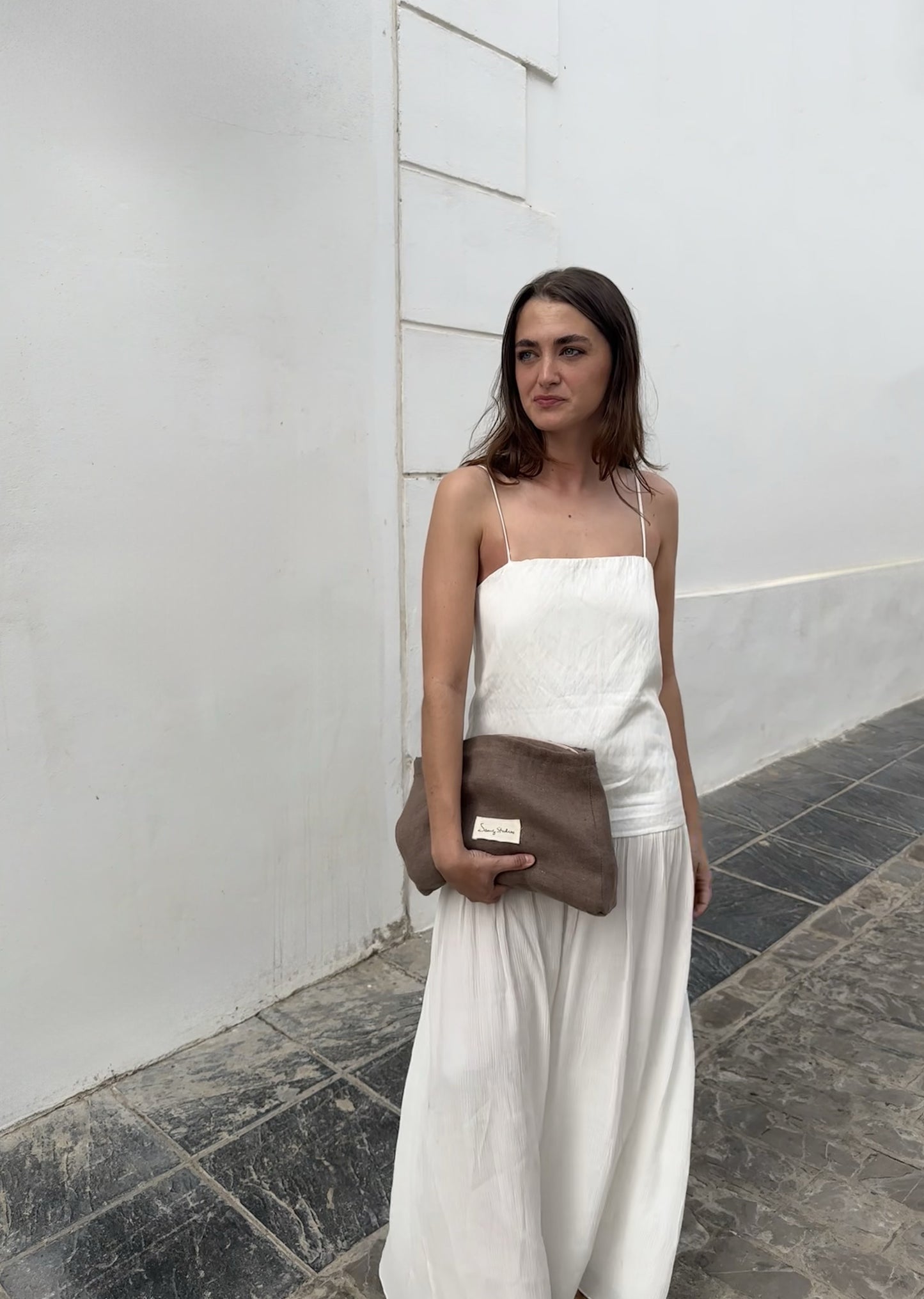 BOLSO DE MANO MOCA