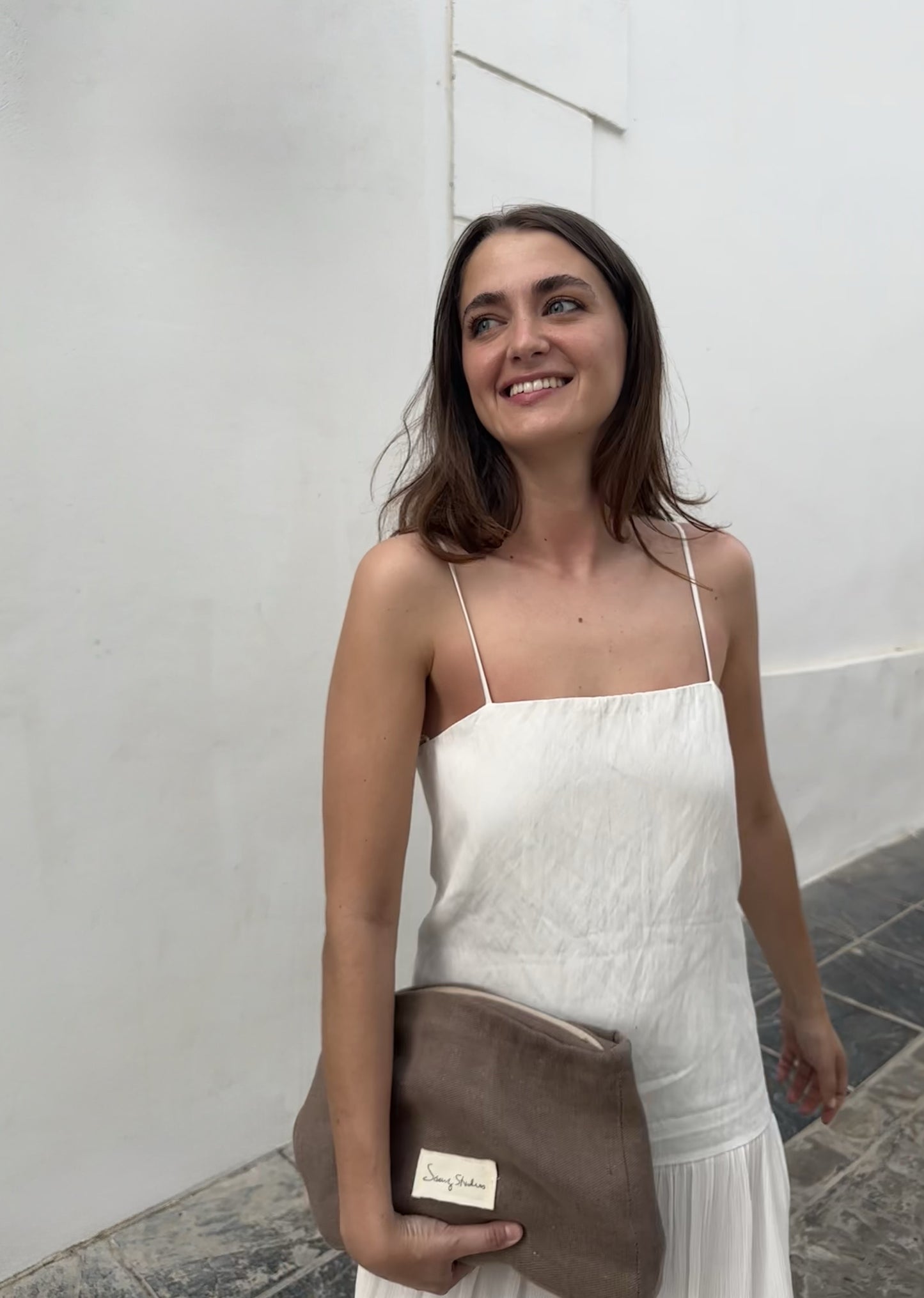 BOLSO DE MANO MOCA