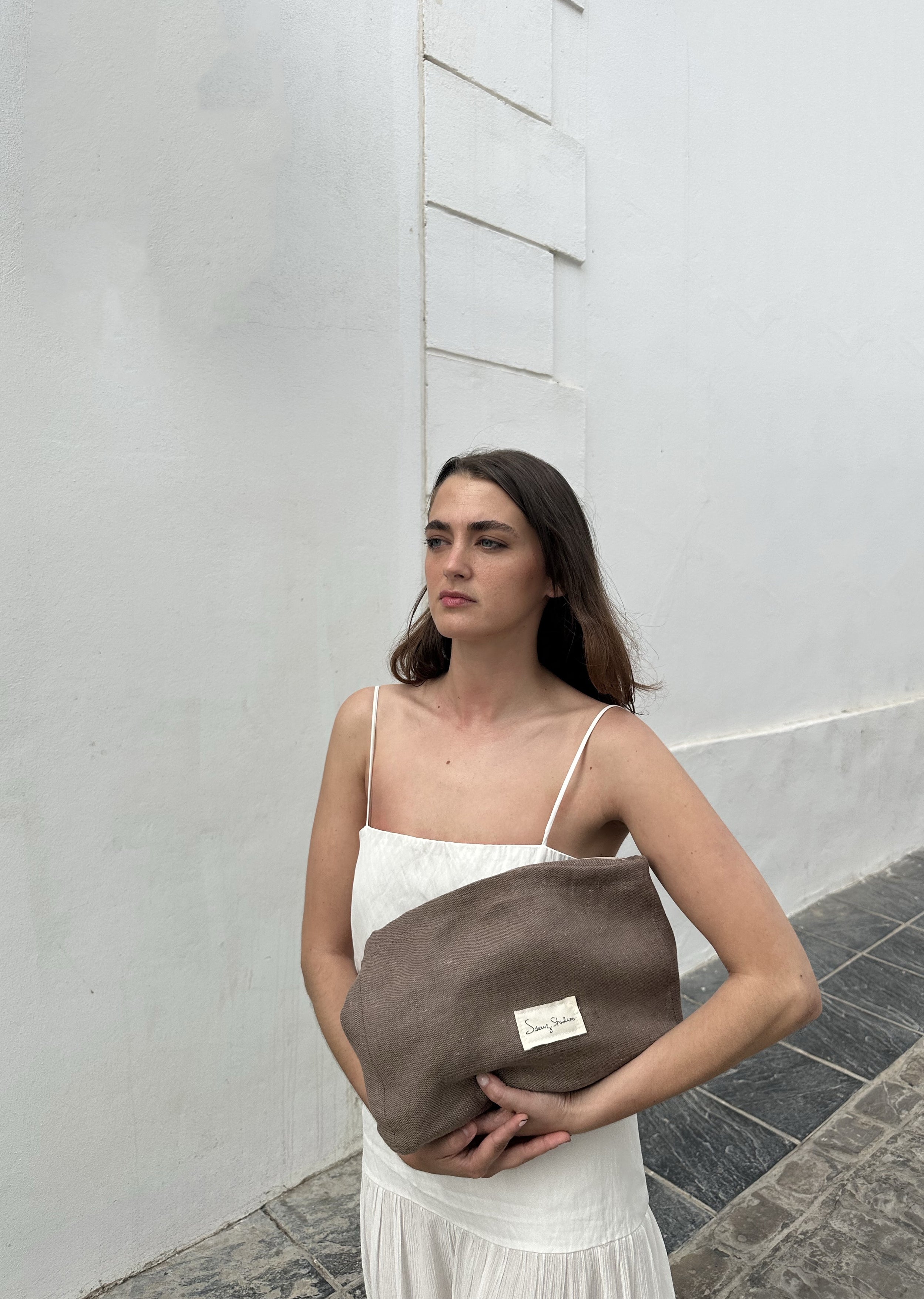 BOLSO DE MANO MOCA